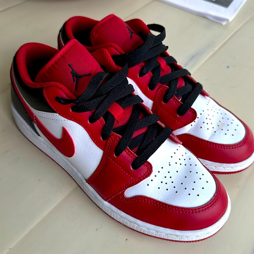 Nike Jordan 1 Low Reverse Black Toe Youth Size 6